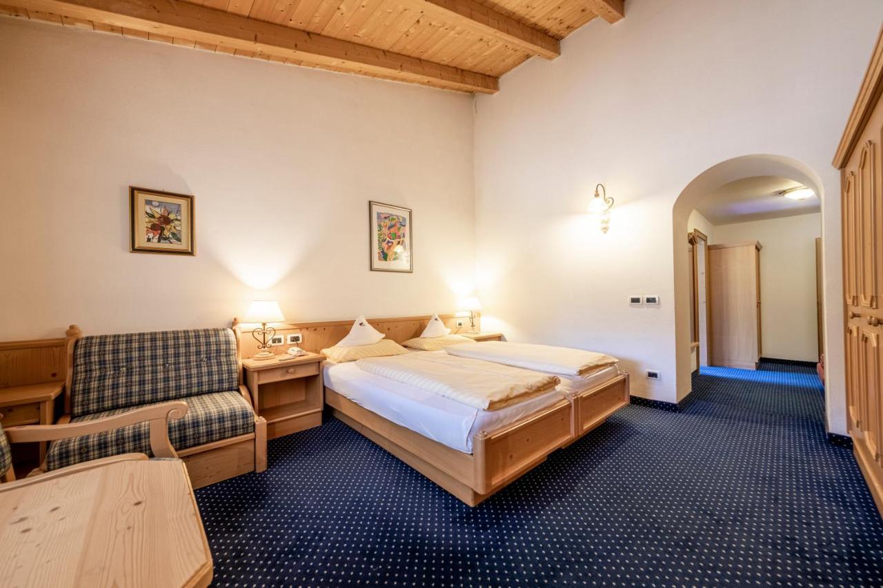 Hotel Dolomiti Ла Виля Екстериор снимка