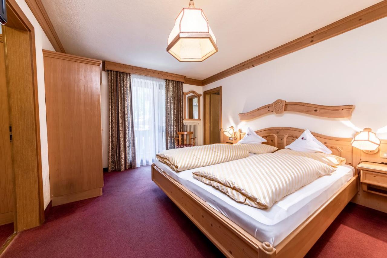 Hotel Dolomiti Ла Виля Екстериор снимка
