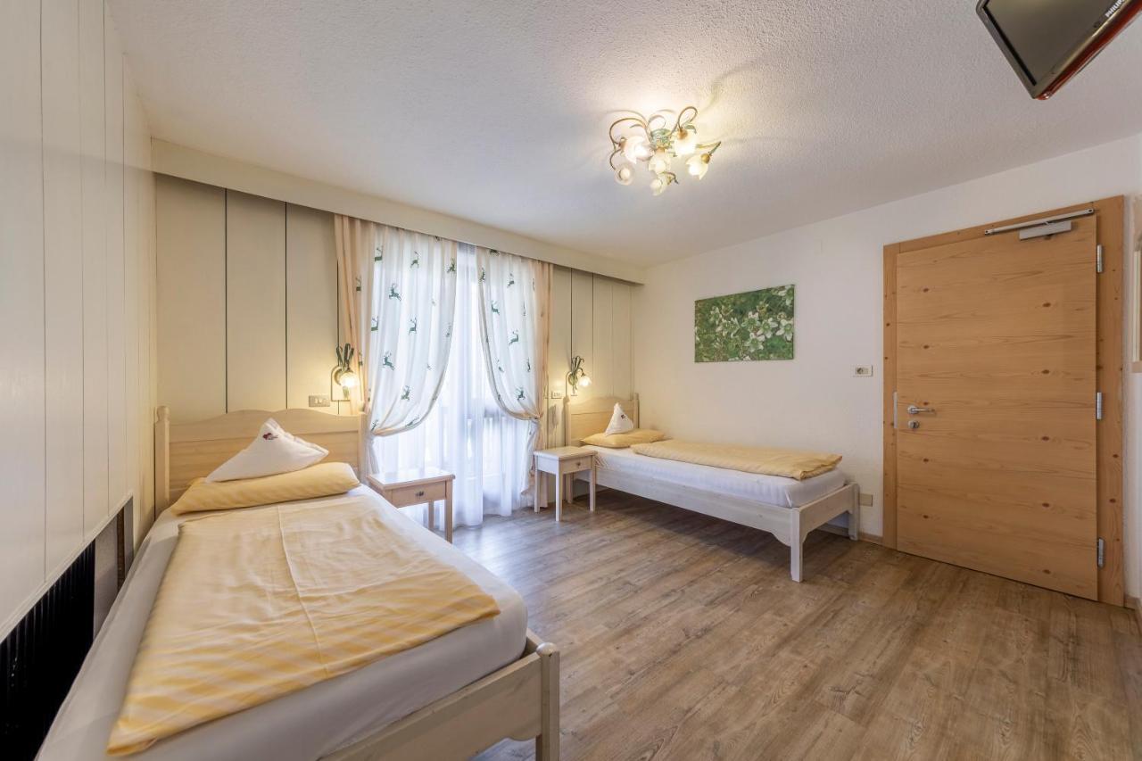 Hotel Dolomiti Ла Виля Екстериор снимка